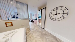 Iron/ironing board, free WiFi, bed sheets - Stunning Apartment By The Sea (Brighton and Hove)