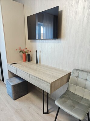 Huoneisto, parveke, vuoristonäköala | Televisio