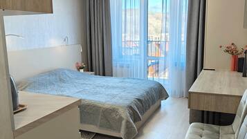 Apartment, Balcony, Mountain View