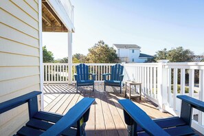 Terrace/patio - Corolla Getaway with Private Pool, 5 mins to Beach (Corolla)