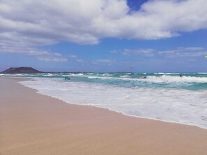 Una playa cerca, toallas de playa