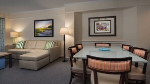 TV, DVD player - Grande Ocean 2BR Courtyard Villa – Bright, Spacious & Close to Hilton Head Beach (Hilton Head Island)