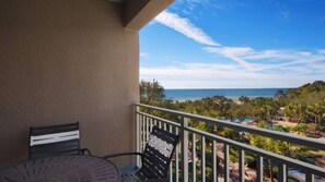 Outdoor dining - Grande Ocean 2BR Courtyard Villa – Bright, Spacious & Close to Hilton Head Beach (Hilton Head Island)