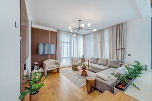 Deluxe Villa, Sea View | Living area | 100-cm flat-screen TV with cable channels, TV - Villa Spectra (Makarska)