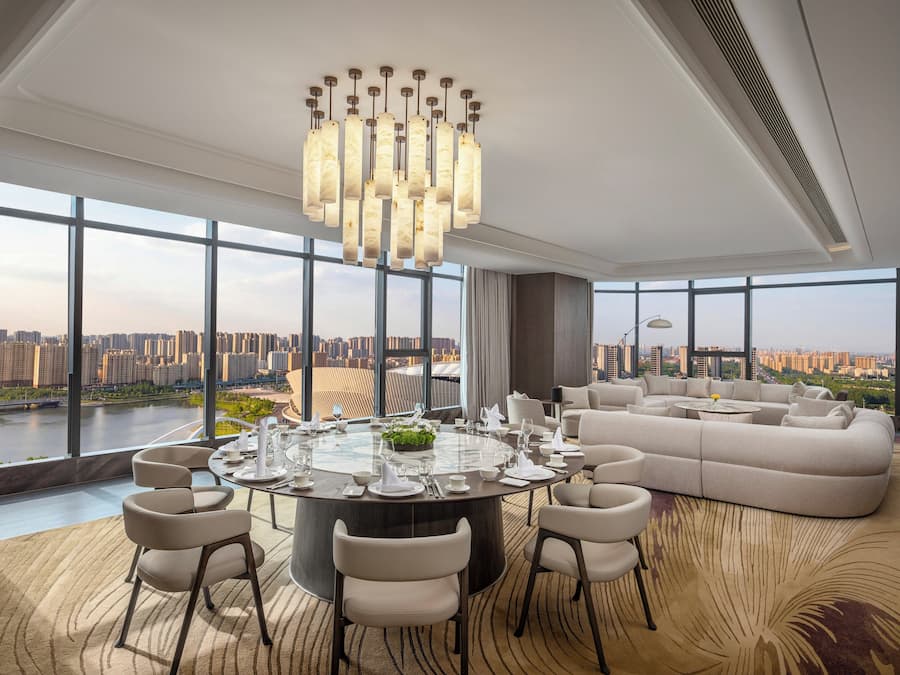 Royal Suite, 1 King Bed, Club Lounge Access (Dining Area) | Soundproofing, bed sheets
