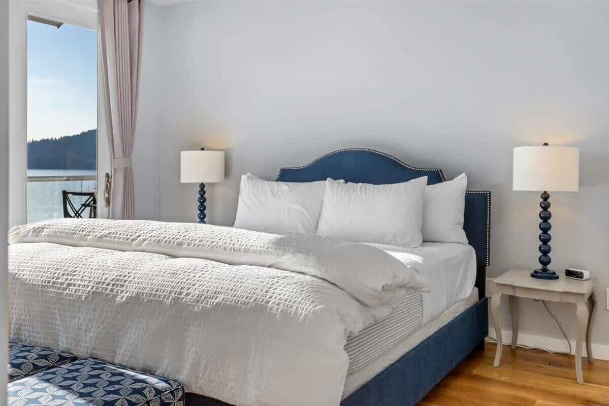 3 bedrooms, iron/ironing board, travel crib, free WiFi