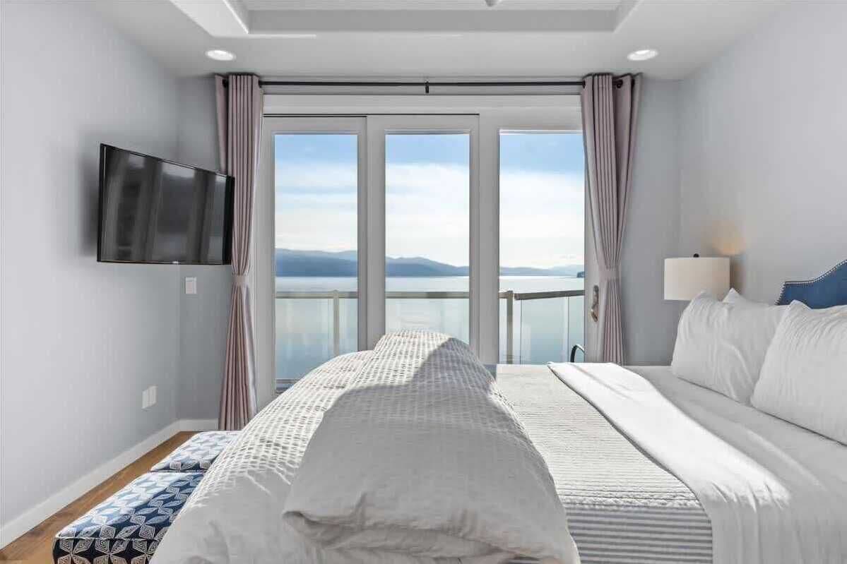 3 bedrooms, iron/ironing board, travel cot, free WiFi
