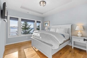 3 bedrooms, iron/ironing board, travel crib, free WiFi