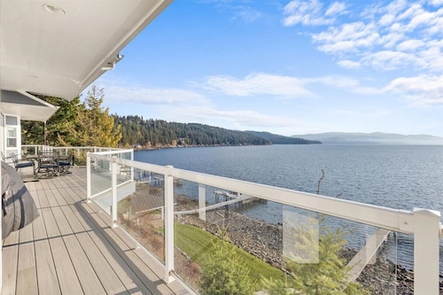 CDA Lake Luxury • Dock, Gazebo, Games & Water Toys