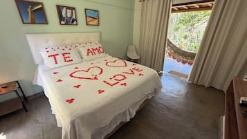 Minibar, individually decorated, free WiFi