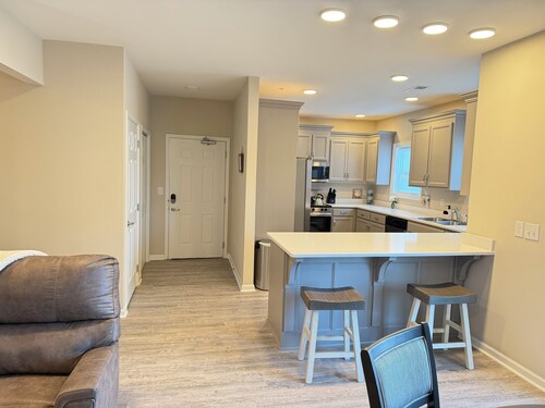 2B Gorgeous 2-bedroom new apartment in lively Huntsville