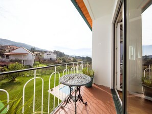 Outdoor dining - Desassossego House | Swimming pool | Sauna | Peace and quiet (Monção)