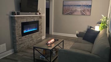 Smart TV, fireplace