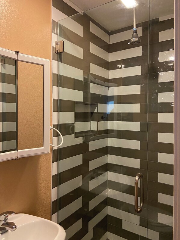 Towels - Beautiful 3-bedroom townhome with AC in charming Brownsville (Brownsville)
