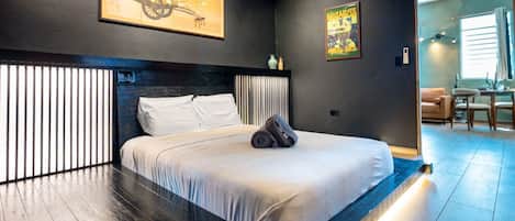 Iron/ironing board, free WiFi, bed sheets