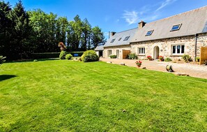 A stone building with a well-maintained lawn and potted plants. - Pet friendly home in Rospez with WiFi (Rospez)