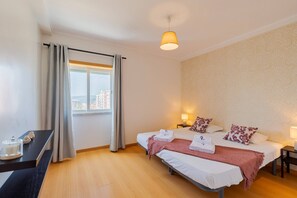 3 bedrooms, iron/ironing board, Internet, bed sheets - Camilo Apartment - By Y Concept (Setúbal)