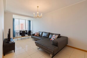 TV - Camilo Apartment - By Y Concept (Setúbal)