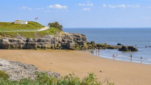 Beach nearby - Awesome home in Meschers-sur-Gironde with WiFi (Meschers-sur-Gironde)