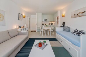 TV - Costa 27 Beach Apartment - By Y Concept (Almada)