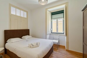 4 bedrooms, iron/ironing board, travel crib, free WiFi - Mercy House - By Y Concept (Setúbal)