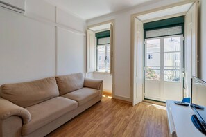 TV - Mercy House - By Y Concept (Setúbal)