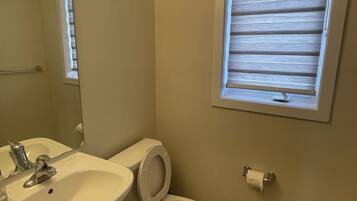 Hårtørrer, håndklæder, Sæbe, Toiletpapir