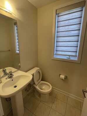 Hårtørrer, håndklæder, Sæbe, Toiletpapir