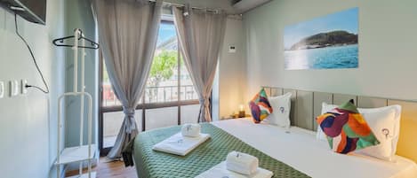 3 bedrooms, iron/ironing board, internet, bed sheets