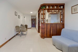 TV - Regina Beach House - By Y Concept (Almada)