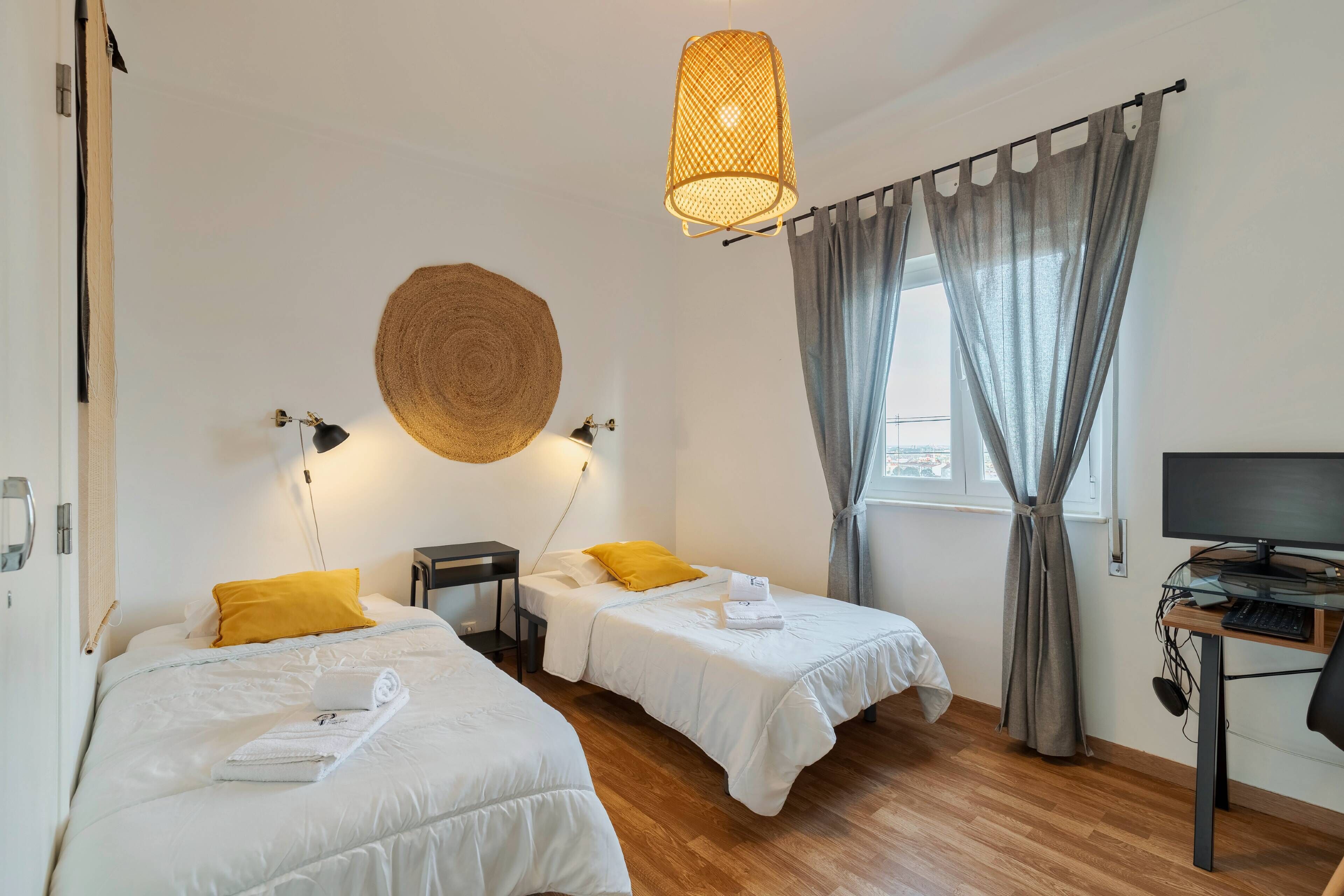 Fer et planche à repasser, accès à Internet, literie fournie