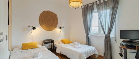 Fer et planche Ă repasser, accĂšs Ă Internet, literie fournie