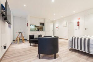 1 bedroom, iron/ironing board, Internet, bed sheets - JM Village - By Y Concept - Mosaico Apartment (Setúbal)