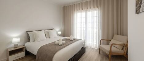 4 slaapkamers, een strijkplank/strijkijzer, reisbedje, gratis wifi