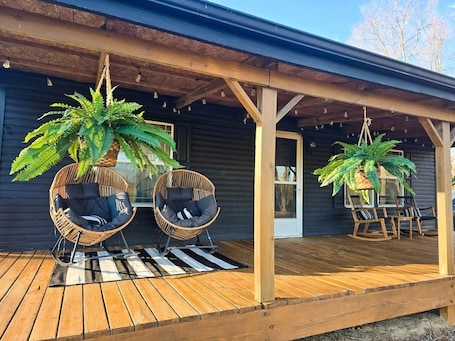 Terrace/patio. The Rustic Retreat