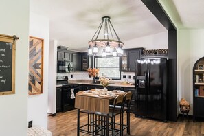 Coffee/tea maker, fridge, microwave, oven