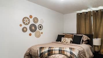 2 bedrooms, iron/ironing board, WiFi, bed sheets