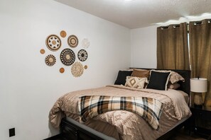2 bedrooms, iron/ironing board, WiFi, bed sheets