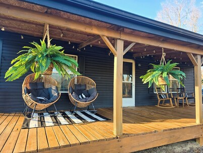 The Rustic Retreat only 1 mile from Turkey Run State Park