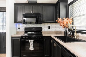 Coffee/tea maker, fridge, microwave, oven