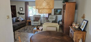 Living area - Beautiful 2-bedroom Golf house in Green Valley perfect for relaxing getaway (Green Valley)