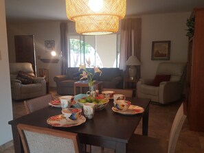 Interior - Beautiful 2-bedroom Golf house in Green Valley perfect for relaxing getaway (Green Valley)