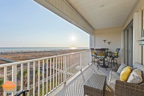 Outdoor dining - Tranquil Tides ~ Amazing Views ~ Sleeps 6 (Dauphin Island)