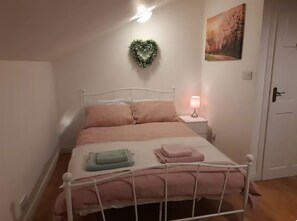 Iron/ironing board, WiFi, bed sheets