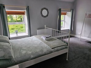 5 habitaciones, tabla de planchar con plancha y wifi gratis 