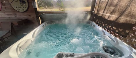 Outdoor spa tub