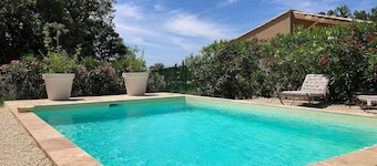 Schönes Haus in Grignan mit privatem Swimmingpool, der drinnen oder draußen.