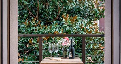 Moon 2BR Apt • Modern Comfort, Near Venice