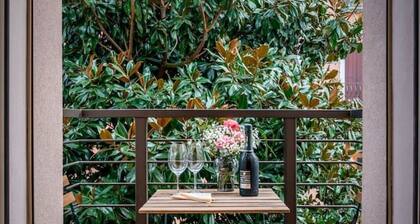 Moon 2BR Apt • Modern Comfort, Near Venice