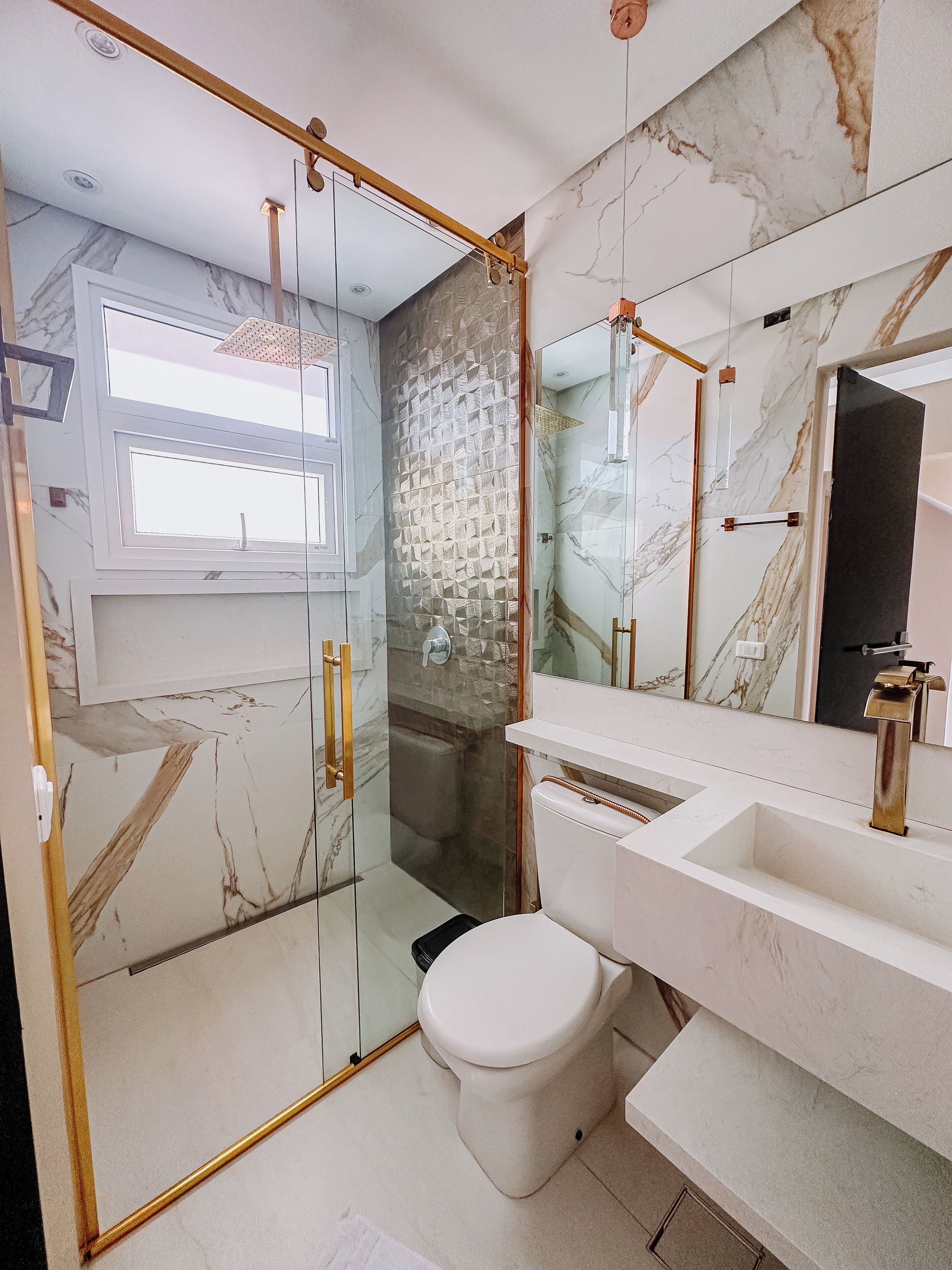 Jetted bath, bidet, towels